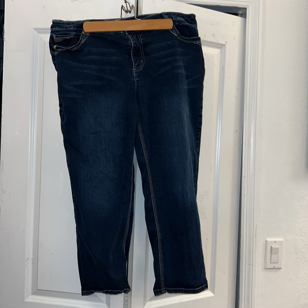Chicos Bling Crop  Dark Blue Jeans So Slimming collection
